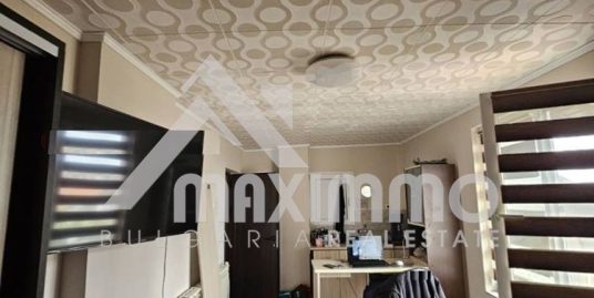 Двуетажна монолитна къща! кв. Галата! Четири отделни стаи! Изрядни документи!