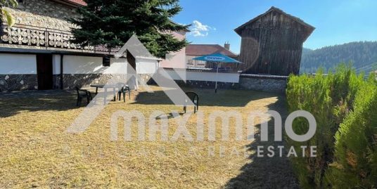 Продавам каменна вила на 2 етажа + тавански, с двор и гараж за 2 коли